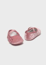 Load image into Gallery viewer, Mayoral Baby Girl Velvet Mary Jane Shoes in Pink: Size Newborn to 11