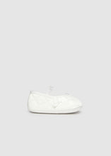 Load image into Gallery viewer, Mayoral Baby Girl Velvet Mary Jane Shoes in White: Size Newborn to 9