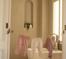 Load image into Gallery viewer, Dirkje Daisy Print Leggings: Size 12M to 6 Years