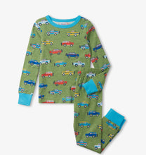 Load image into Gallery viewer, Hatley Boys “Off Roading” Print Pajamas Set: Size 2 to 8 Years