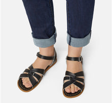 Load image into Gallery viewer, Saltwater Original Sandals in Black : Youth 3 to Women’s 11