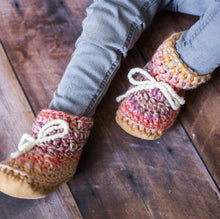 Load image into Gallery viewer, Huddy Buddies Unicorn Knitted Baby Shoes: Sizes 0M to 2Y