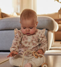 Load image into Gallery viewer, Baby Girl Pale Pink Daises Shirt with Ruffle Detail: Size 9M to 24M
