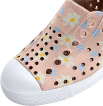 Load image into Gallery viewer, Native Jefferson Shoes in Chameleon Pink/Bone Daisy Print: Size C2 to J6
