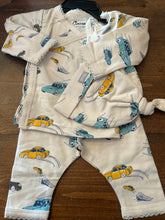 Load image into Gallery viewer, Coccoli Cars Print Take Home Set (Newborn/1M)
