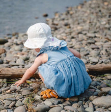 Load image into Gallery viewer, Calikids Baby Cotton Sun Hat in White
