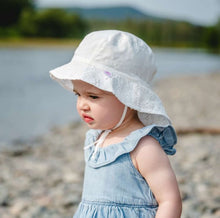Load image into Gallery viewer, Calikids Baby Cotton Sun Hat in White
