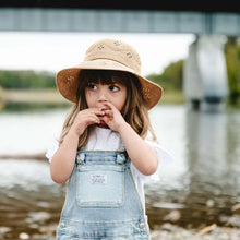 Load image into Gallery viewer, Calikids Straw Beach Hat
