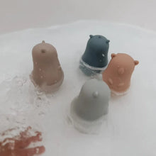 Load image into Gallery viewer, Nouka Wobble Bath Toy

