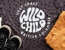 Load image into Gallery viewer, Roo &amp; Crew “Wild Child” 100% Cotton Tee in Slate Grey Spots: Size 6M to Small

