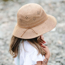Load image into Gallery viewer, Calikids Straw Beach Hat
