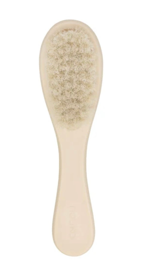 Nouka Baby’s First Brush in Shifting Sands