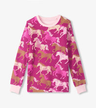 Load image into Gallery viewer, Hatley “Galloping Horses” Organic Cotton Pjs: Sizes 3 to 12
