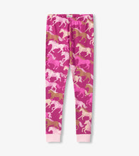 Load image into Gallery viewer, Hatley “Galloping Horses” Organic Cotton Pjs: Sizes 3 to 12
