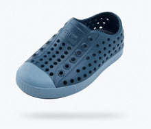 Load image into Gallery viewer, Native Jefferson Shoes in Challenger Blue : Size C2 to J6
