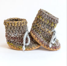 Load image into Gallery viewer, Huddy Buddies Narwal Knitted Baby Shoes: Size 0M to 2Y
