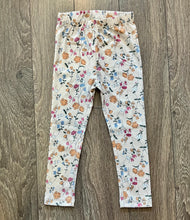 Load image into Gallery viewer, Girls Oatmeal Floral Patterned Leggings: Sizes 2/3 to 6/7
