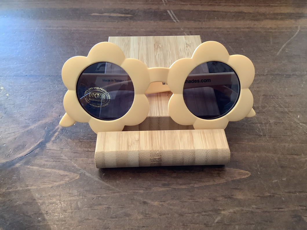 Real Shades “Bloom” Sunglasses in Peach: Size Toddler 4+