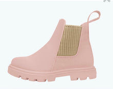 Load image into Gallery viewer, Native Shoes Chameleon Pink Kensington Treklite Boots : Size C6 to J4&#39;
